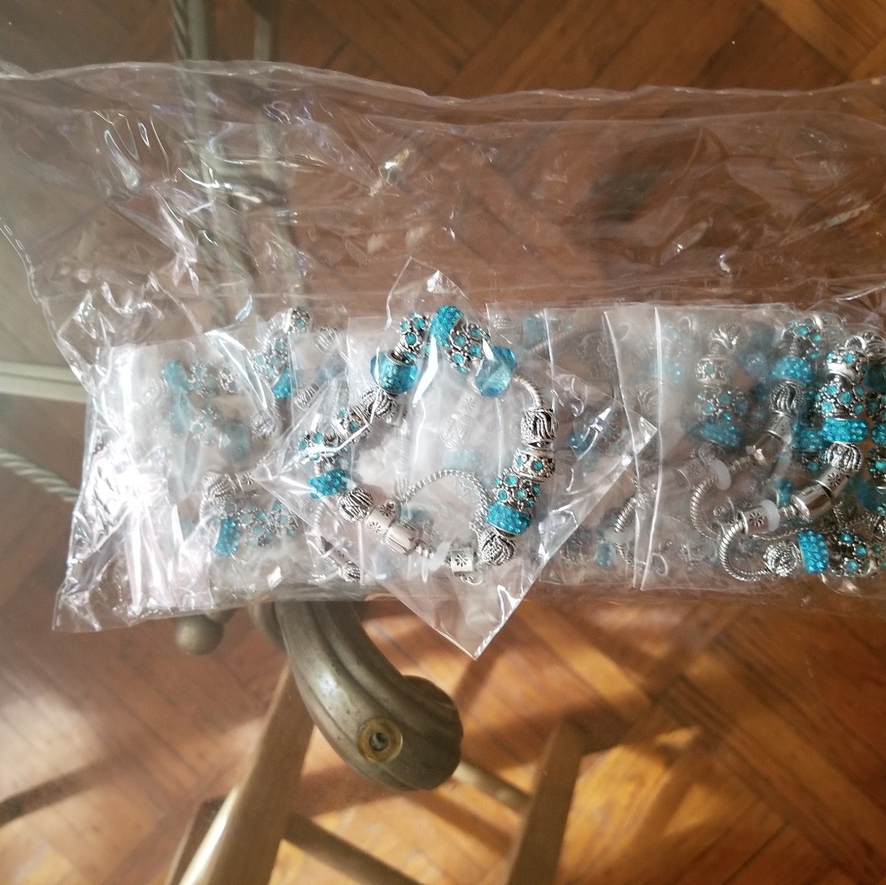 Women's Fashion Bracelets Lot - 10 Bracelets - Picture 1 of 3